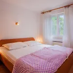 2 Bedroom In Cres