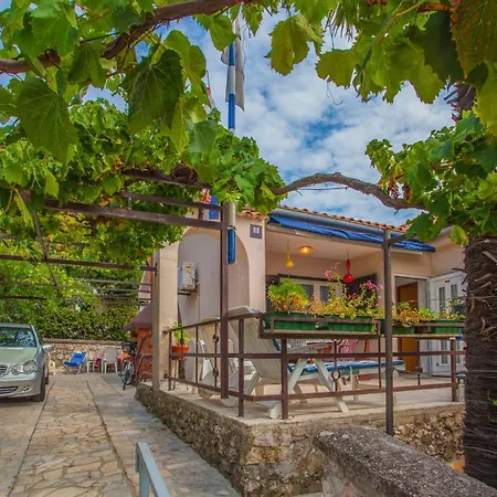 Апартаменты Gorgeous In With Kitchen