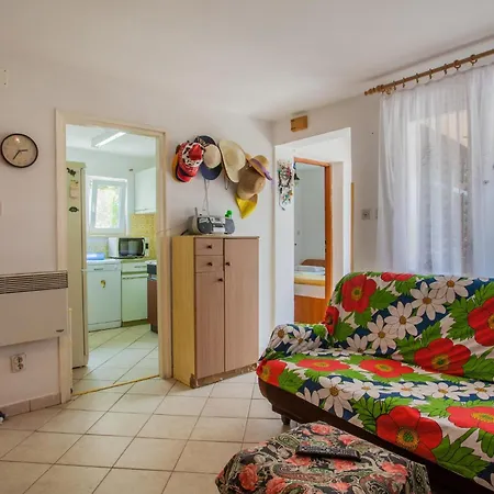 Appartamento Gorgeous In With Kitchen Cres