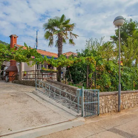 Appartement Gorgeous In With Kitchen Cres