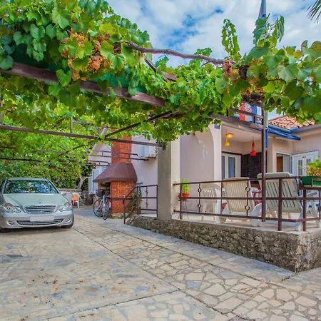 Appartement Gorgeous In With Kitchen