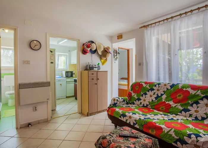 Appartamento Gorgeous In With Kitchen Cres